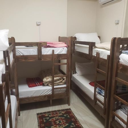 Hostel Oakland ติรานา ภายนอก รูปภาพ
