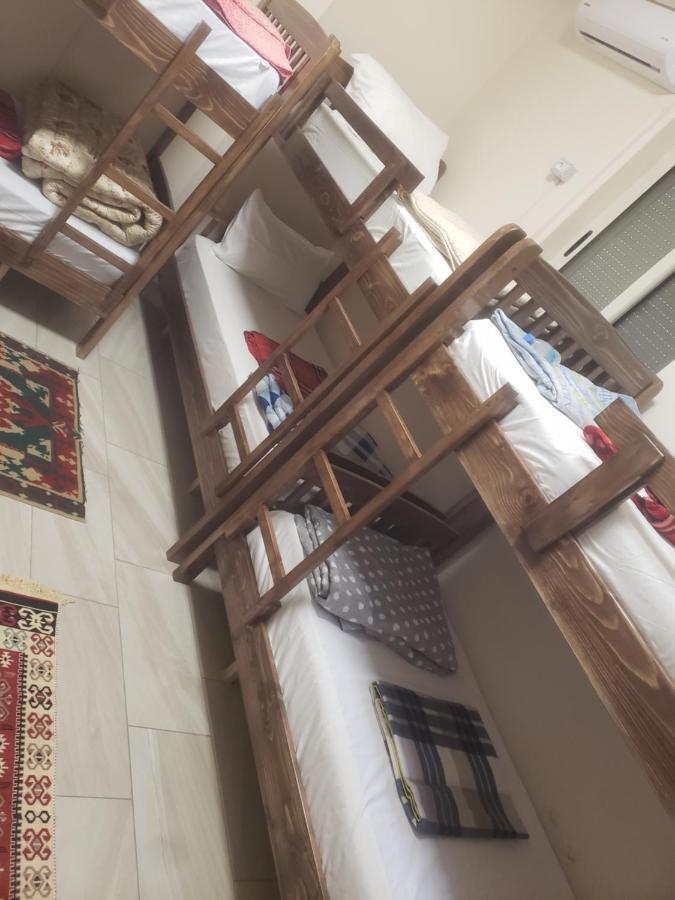 Hostel Oakland ติรานา ภายนอก รูปภาพ