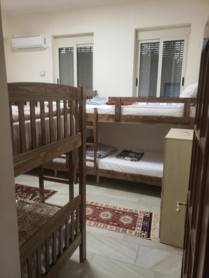 Hostel Oakland ติรานา ภายนอก รูปภาพ