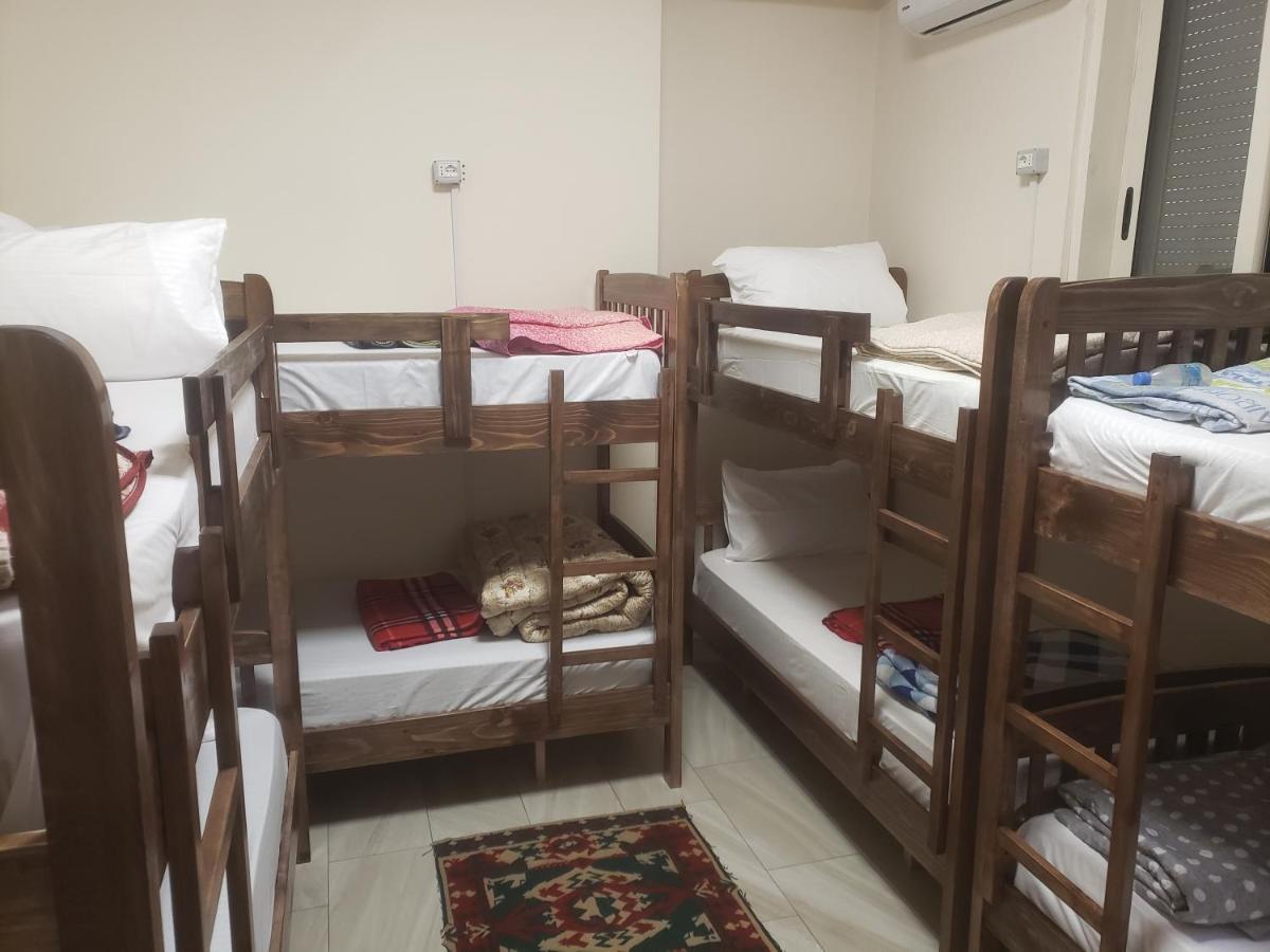Hostel Oakland ติรานา ภายนอก รูปภาพ