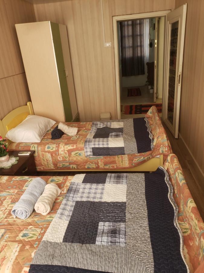 Hostel Oakland ติรานา ภายนอก รูปภาพ