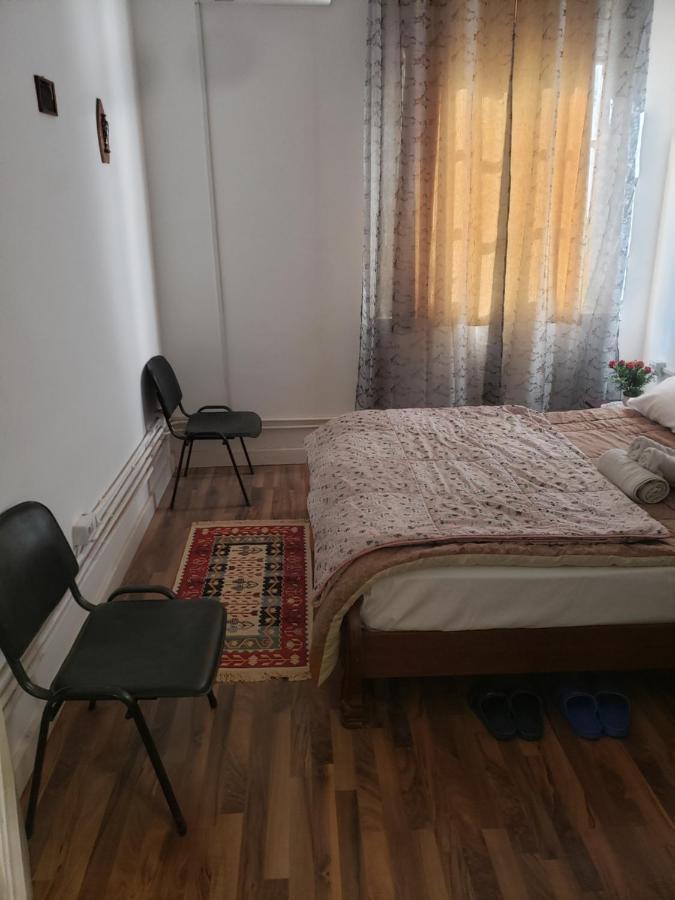 Hostel Oakland ติรานา ภายนอก รูปภาพ