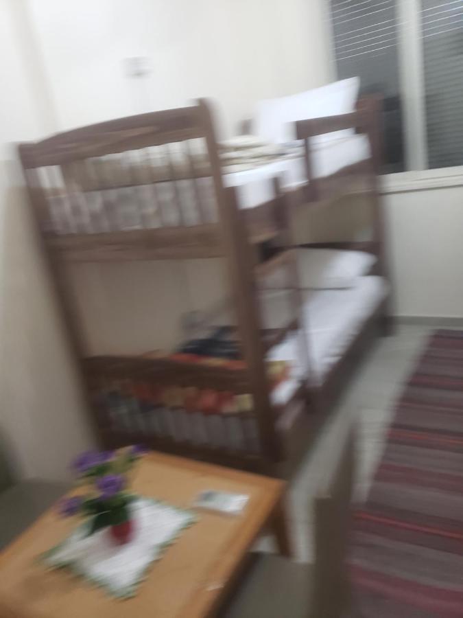 Hostel Oakland ติรานา ภายนอก รูปภาพ
