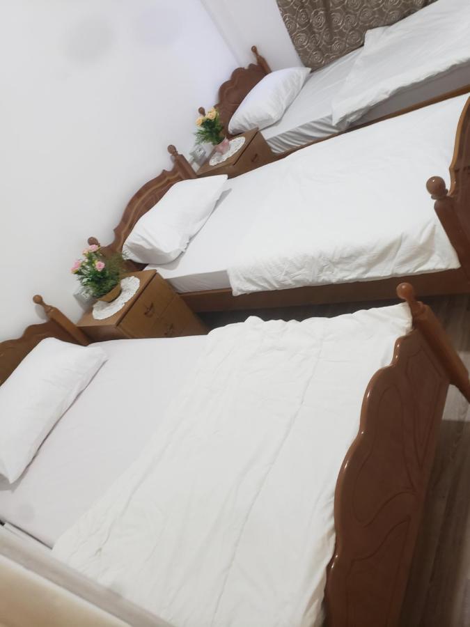 Hostel Oakland ติรานา ภายนอก รูปภาพ